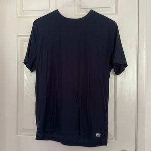 Men’s Large Vuori T Shirt